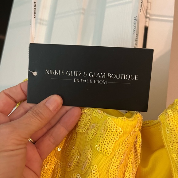 Never worn, Jovani sequined floor length gown, size 8, yellow/orange GORGEOUS - Picture 4 of 8